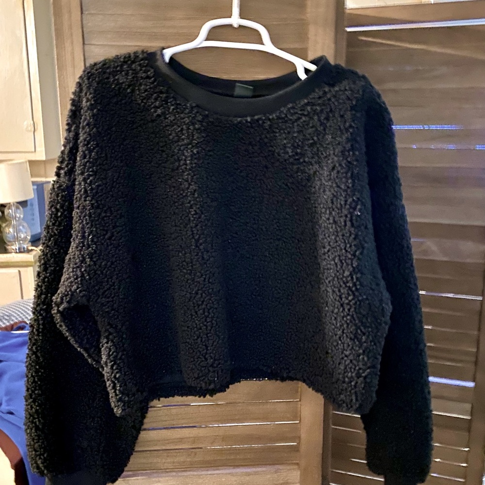 Wild Fable fuzzy semi cropped sweater Size large